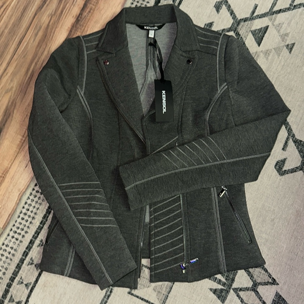NWT. Woman’s Kensol grey collared jacket. Size M.